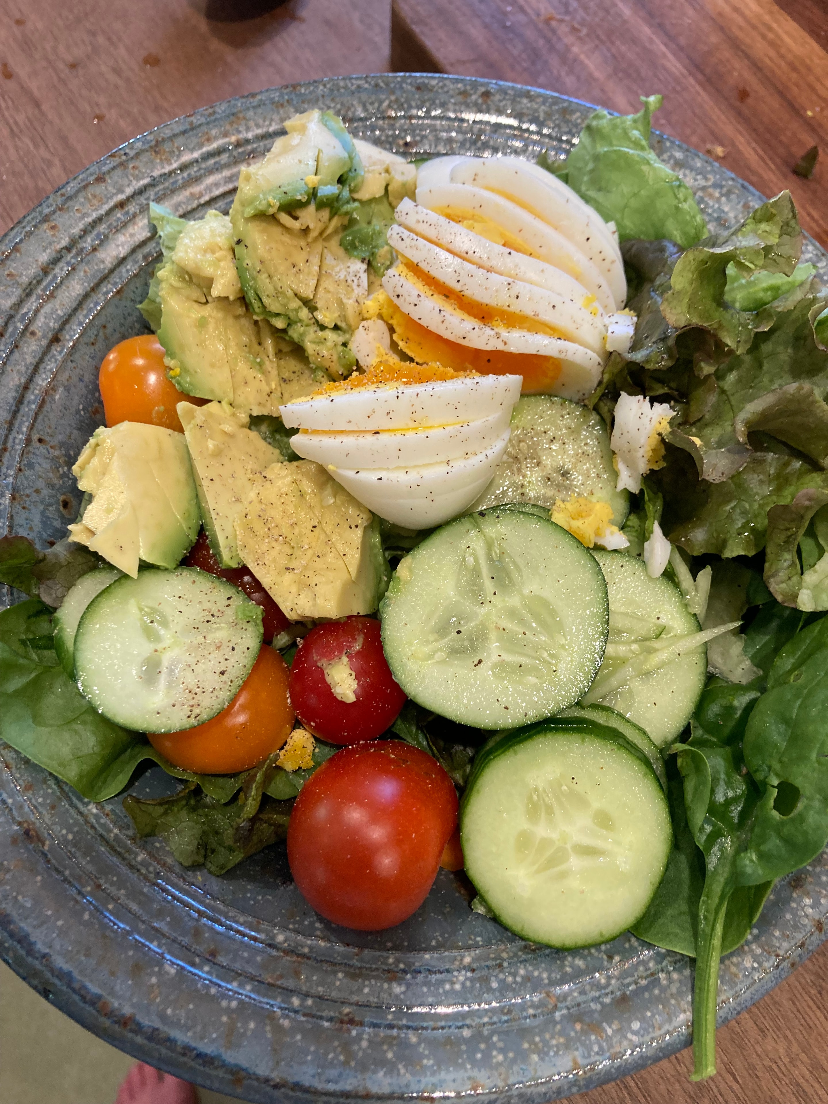 Fresh salad bowl with avocado, egg and vegetables